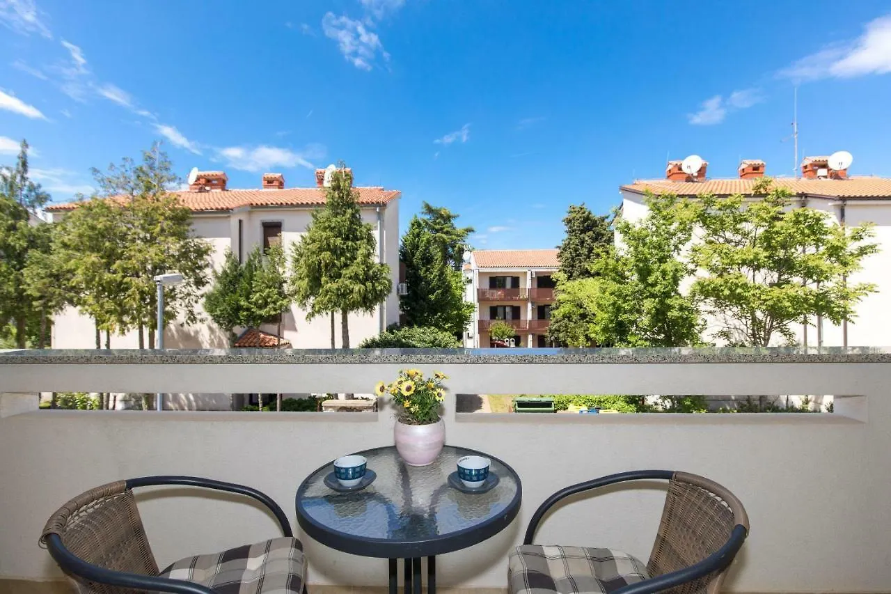 Apartments Nino Malinska