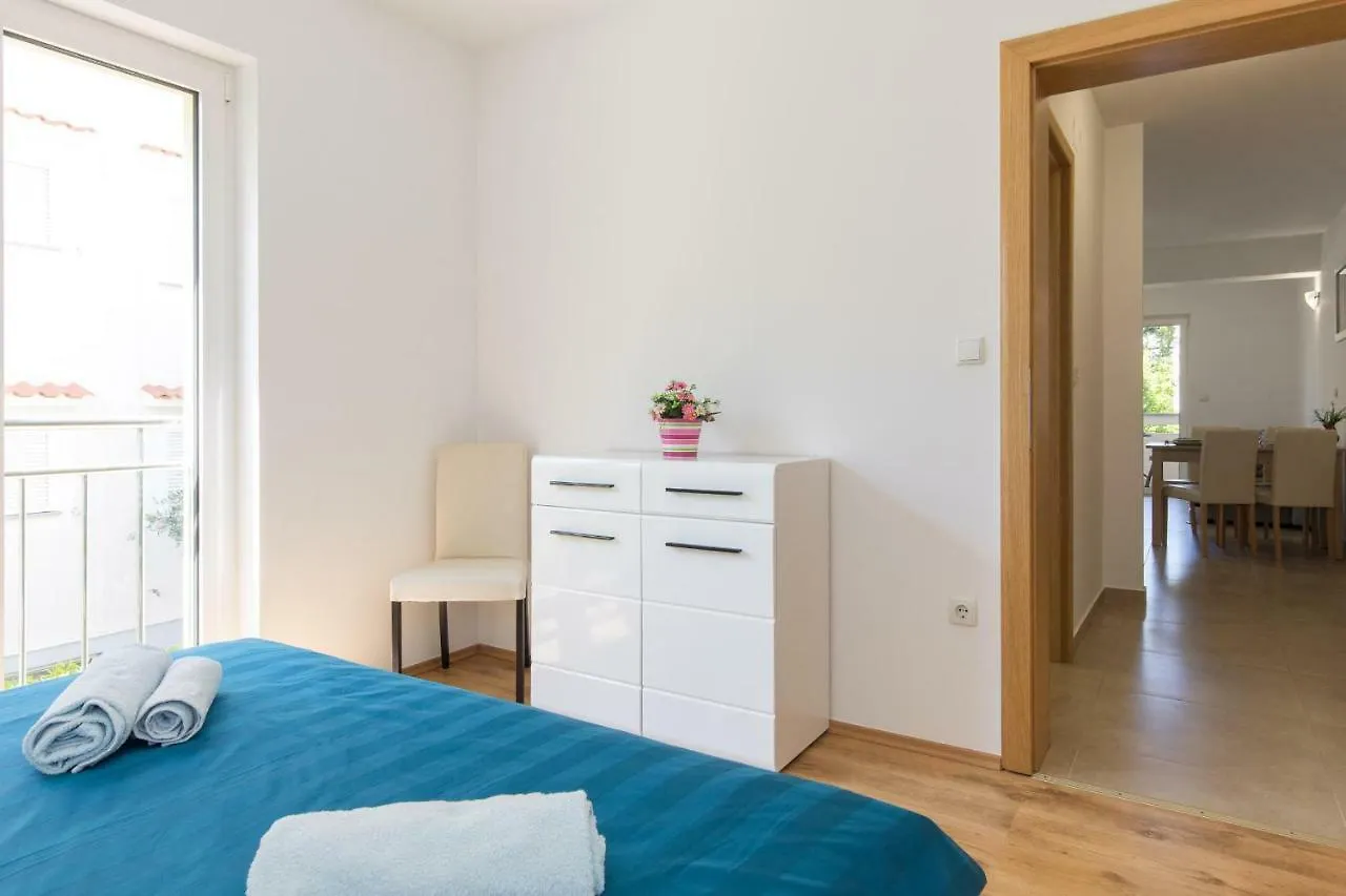 Apartments Nino Malinska