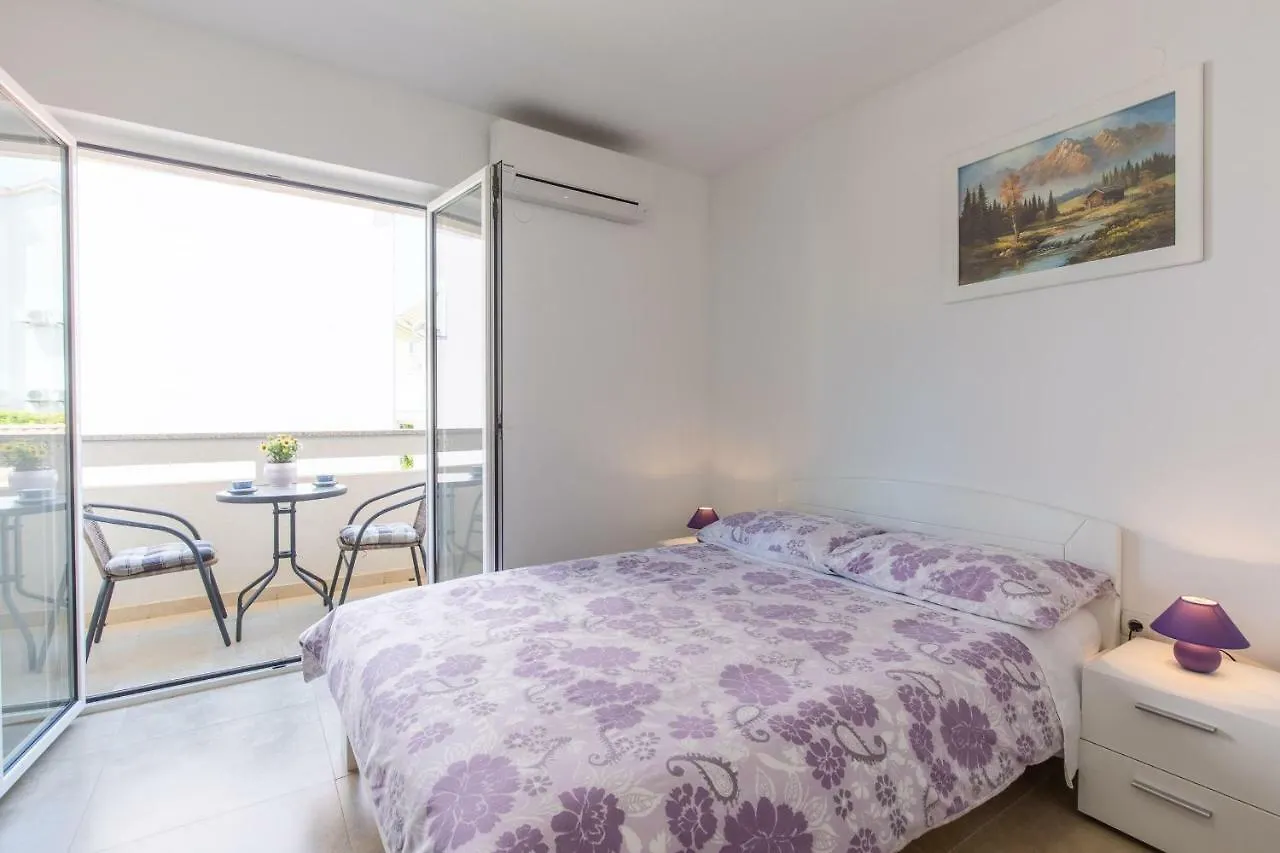Apartments Nino Malinska Kroatien