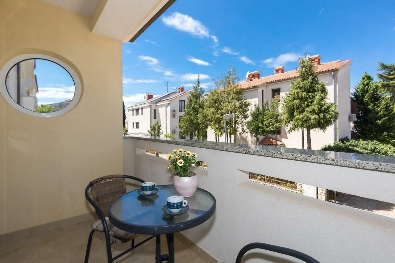 מאלינסקה Apartments Nino