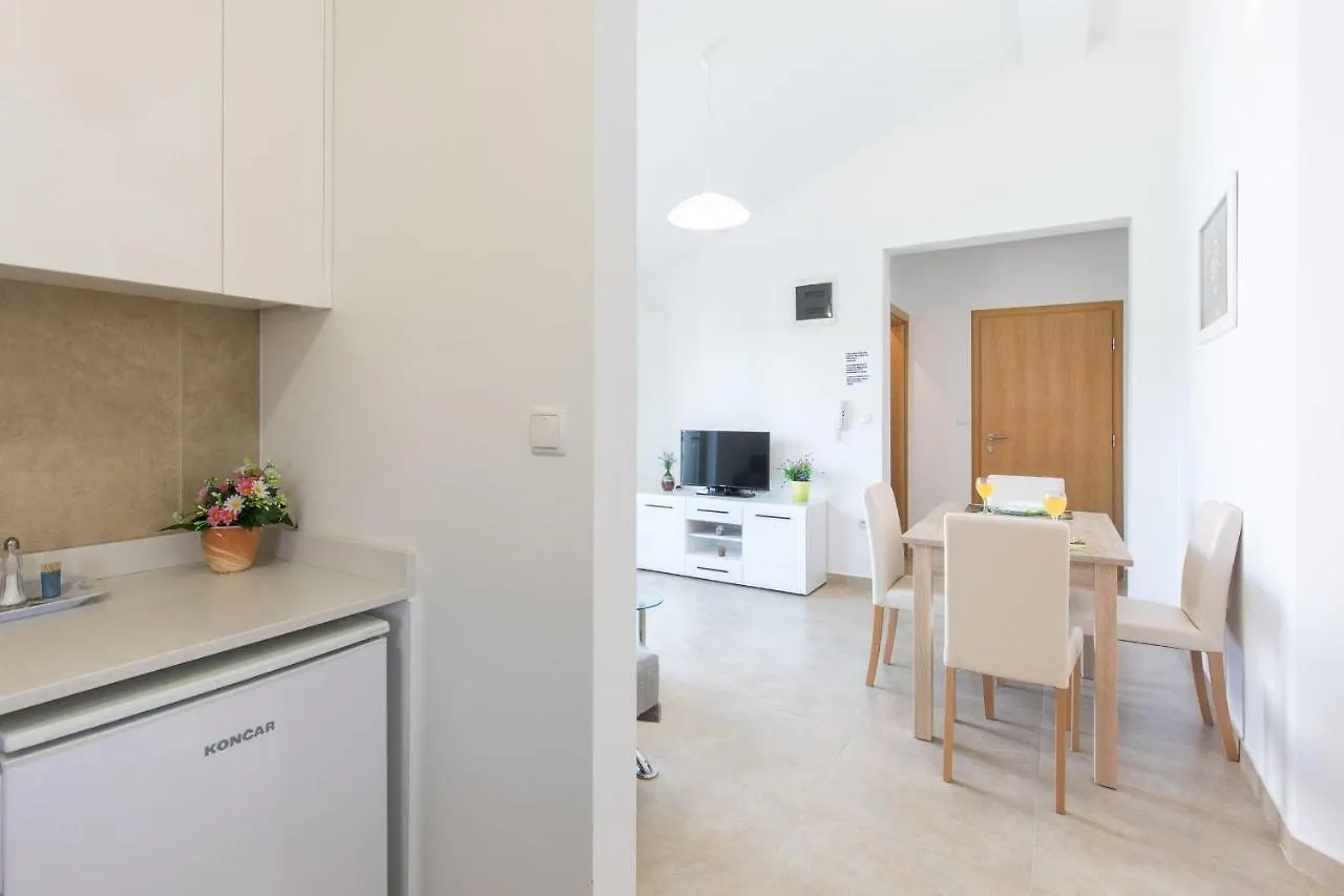 מאלינסקה Apartments Nino